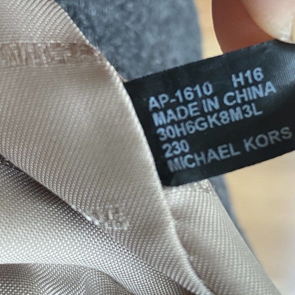 Michael kors brown Peppled leather tassel Shoulder Bag W/ Gold Hardware. - Picture 9 of 11